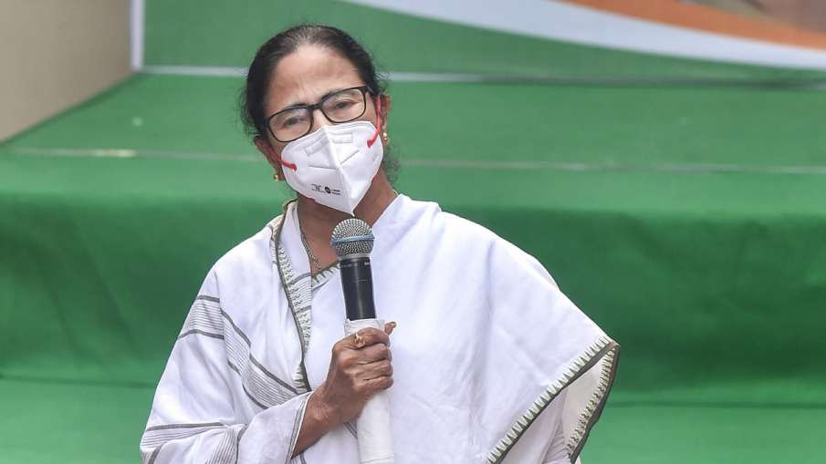 बंगाल हिंसा: ममता बनर्जी ने शीर्ष अधिकारियों के साथ की बैठक, PM ने राज्यपाल से की बात बंगाल हिंसा: ममता बनर्जी ने शीर्ष अधिकारियों के साथ की बैठक, PM ने राज्यपाल से की बात- India TV Hindi