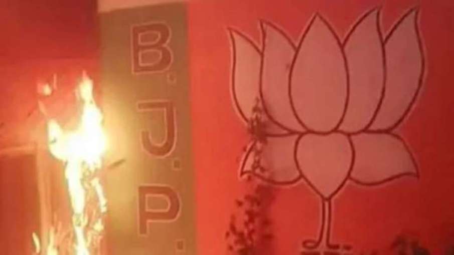 केंद्र ने बंगाल सरकार की दे चेतावनी, हिंसा पर रिपोर्ट नहीं दी तो गंभीरता से लेंगे मामला केंद्र ने बंगाल सरकार की दे चेतावनी, हिंसा पर रिपोर्ट नहीं दी तो गंभीरता से लेंगे मामला- India TV Hindi