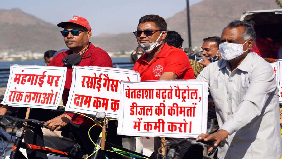Petrol Diesel Price Hike Shiv Sena attacks Narendra Modi Government शिवसेना ने चुनाव के बाद ईंधन की - India TV Hindi