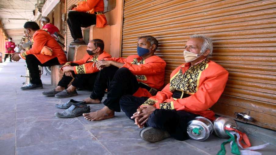 Coronavirus marriage rules broken during lockdown groom bride fined Coronavirus: नियम के अनुसार नहीं Coronavirus marriage rules broken during lockdown groom bride fined Coronavirus: नियम के अनुसार नहीं- India TV Hindi
