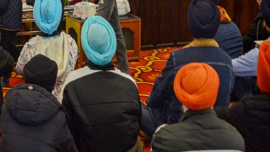 Sikh attacked by black man with hammer in America अमेरिका में अश्वेत शख्स ने सिख व्यक्ति पर हथौड़े स Sikh attacked by black man with hammer in America अमेरिका में अश्वेत शख्स ने सिख व्यक्ति पर हथौड़े स- India TV Hindi