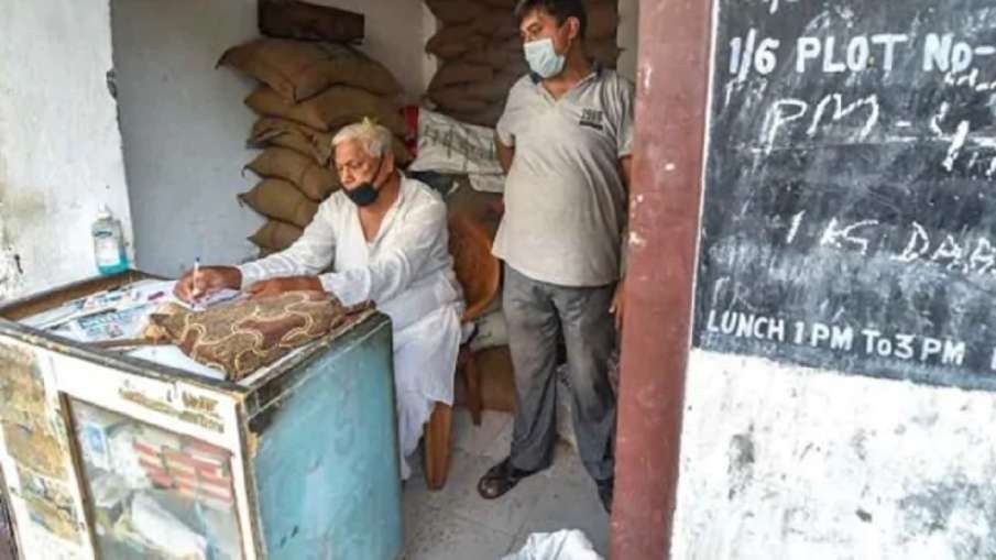 केंद्र ने राज्यों से राशन की दुकानें सभी दिन, देर तक खोलने की अनुमति देने को कहा केंद्र ने राज्यों से राशन की दुकानें सभी दिन, देर तक खोलने की अनुमति देने को कहा - India TV Hindi