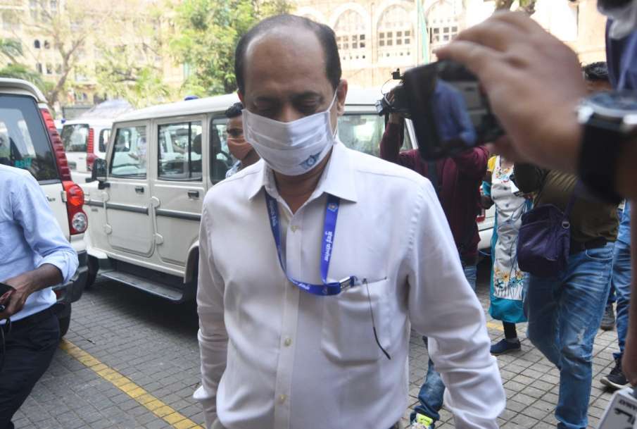 Suspended Mumbai police officer Sachin Vaze dismissed from service Suspended Mumbai police officer Sachin Vaze dismissed from service- India TV Hindi