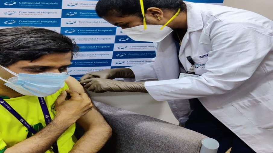 Imported Sputnik V vaccine first dose administered Imported Sputnik V vaccine first dose administered- India TV Hindi