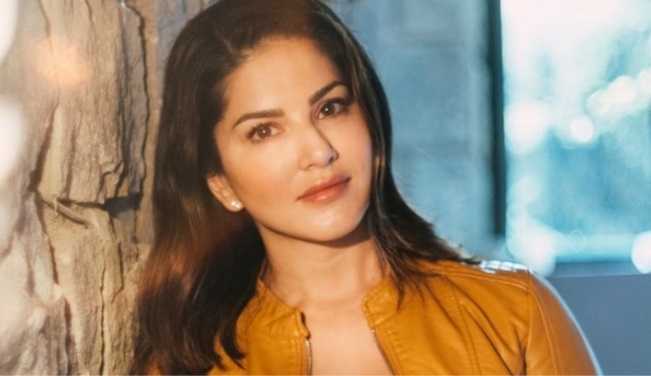 sunny leone foot 10 thousand migrant workers covid 19 crisis latest news sunny leone foot 10 thousand migrant workers covid 19 crisis latest news- India TV Hindi