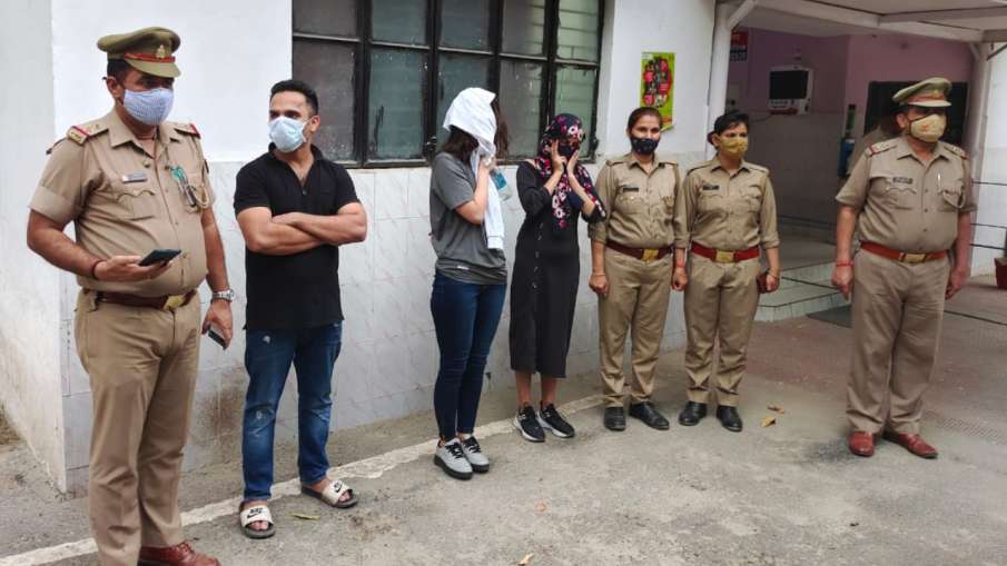 नोएडा: अवैध नशे का कारोबार करने वाली विदेशी महिला सहित तीन गिरफ्तार नोएडा: अवैध नशे का कारोबार करने वाली विदेशी महिला सहित तीन गिरफ्तार- India TV Hindi