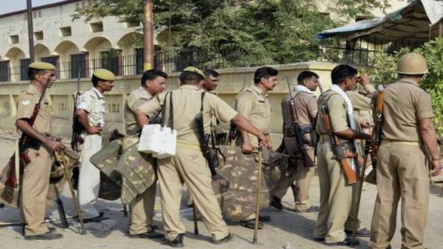 BJP MLA's house attacked in Etah BJP MLA's house attacked in Etah- India TV Hindi