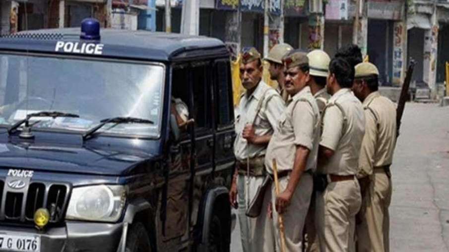 Seven arrested for selling stolen shroud from dead bodies in Baghpat Seven arrested for selling stolen shroud from dead bodies in Baghpat- India TV Hindi