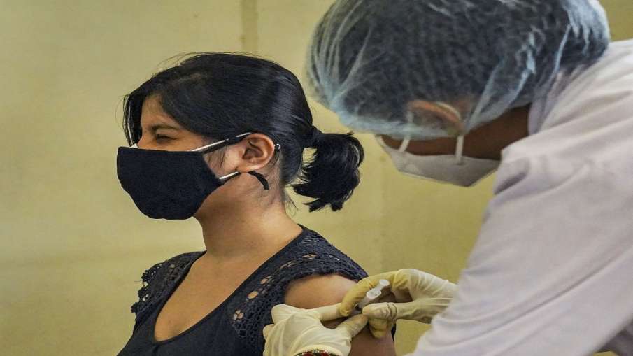 covid vaccine fraud nurse nigha khan suspended by government वैक्सीन बर्बाद करने वाली नर्स निहा खान covid vaccine fraud nurse nigha khan suspended by government वैक्सीन बर्बाद करने वाली नर्स निहा खान - India TV Hindi