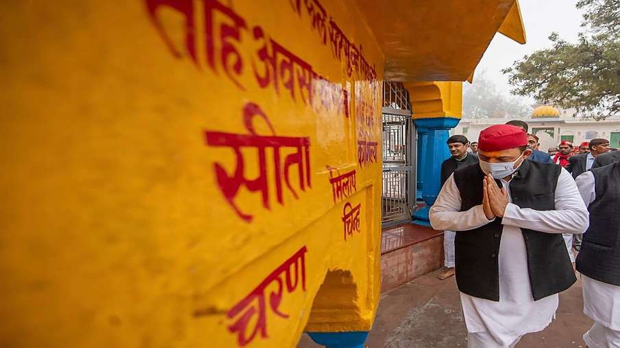 Acharya Pramod Krishnam attacks Akhilesh Yadav says jeb me lal topi rakhne se koi neta nahi ban jata Acharya Pramod Krishnam attacks Akhilesh Yadav says jeb me lal topi rakhne se koi neta nahi ban jata- India TV Hindi