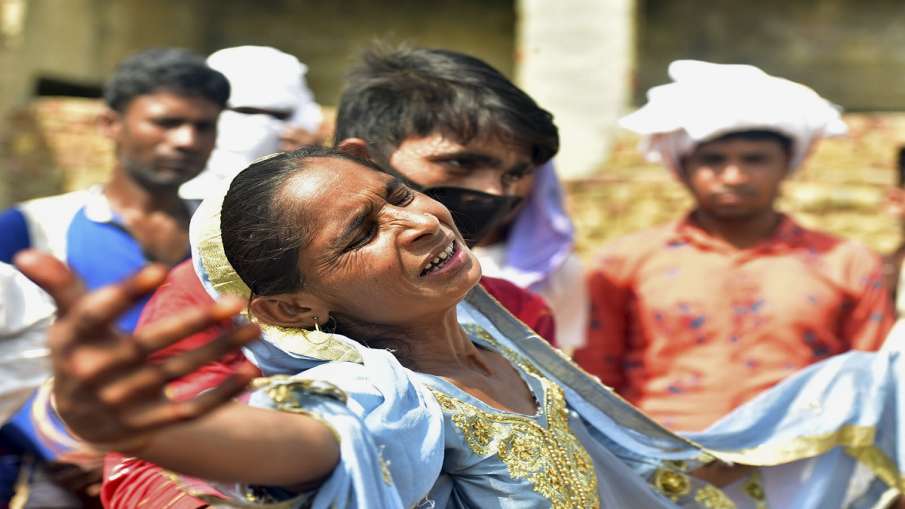 अलीगढ़ शराब कांड: मृतकों की संख्या और बढ़ सकती है, अबतक 98 लोगों की मौत अलीगढ़ शराब कांड: मृतकों की संख्या और बढ़ सकती है, अबतक 98 लोगों की मौत- India TV Hindi
