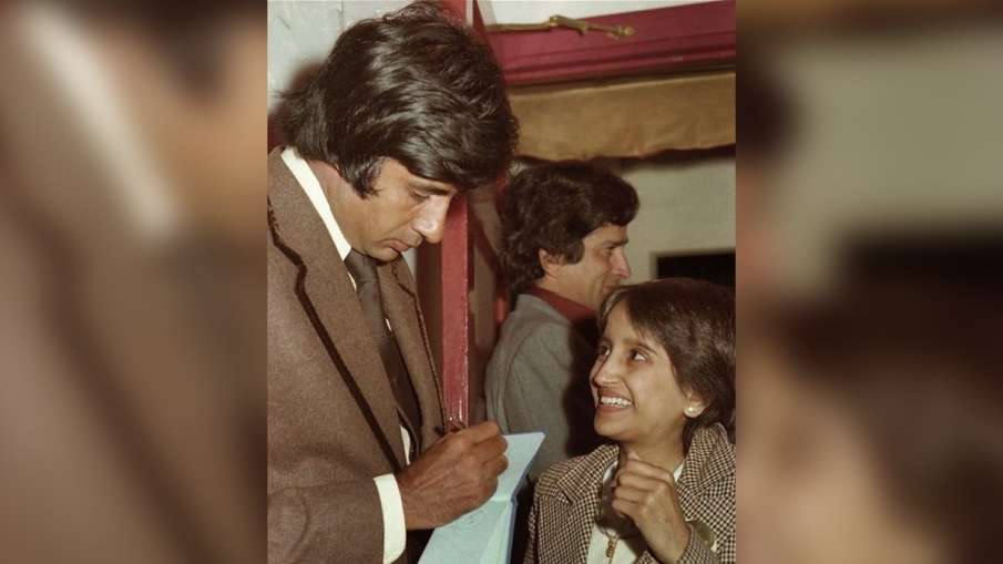 amitabh bachchan shares throwback pic when fans expressed their love and appreciation like little ki amitabh bachchan shares throwback pic when fans expressed their love and appreciation like little ki- India TV Hindi