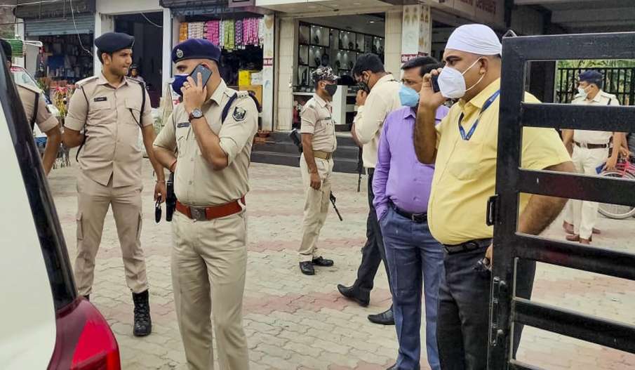 बिहार: बैंक से 1 करोड़ 19 लाख रुपयों की लूट, 5 की संख्या में आए थे लुटेरे बिहार: बैंक से 1 करोड़ 19 लाख रुपयों की लूट, 5 की संख्या में आए थे लुटेरे- India TV Hindi