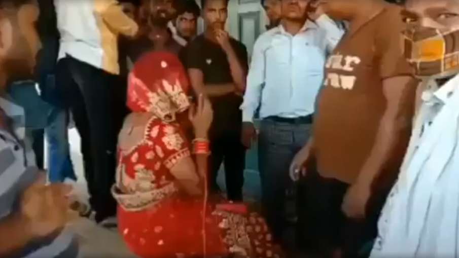 badhoi man wears lehanga choli to look like bride and attend marriage लहंगा-चोली पहनी, नकली बाल लगाए badhoi man wears lehanga choli to look like bride and attend marriage लहंगा-चोली पहनी, नकली बाल लगाए- India TV Hindi