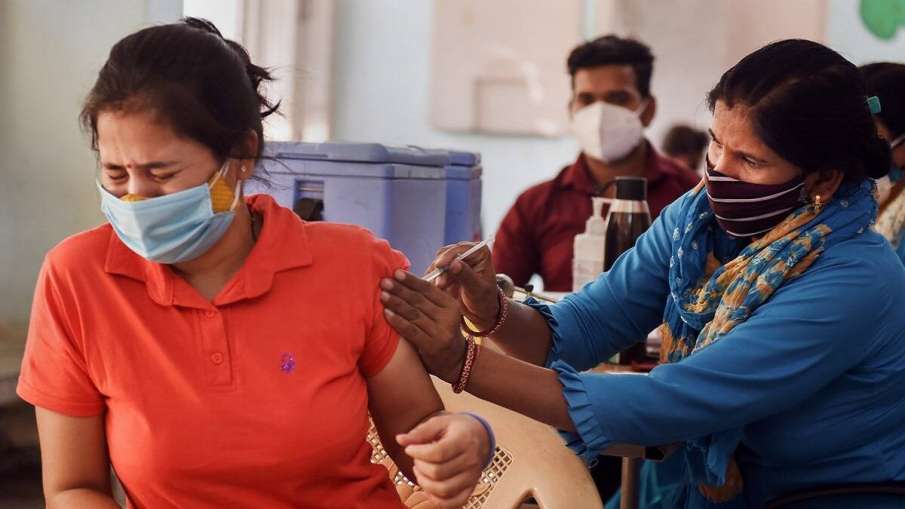 They were cleaning mirror when dirt was on their face: Yadav on oppn criticism of vaccination drive They were cleaning mirror when dirt was on their face: Yadav on oppn criticism of vaccination drive- India TV Hindi