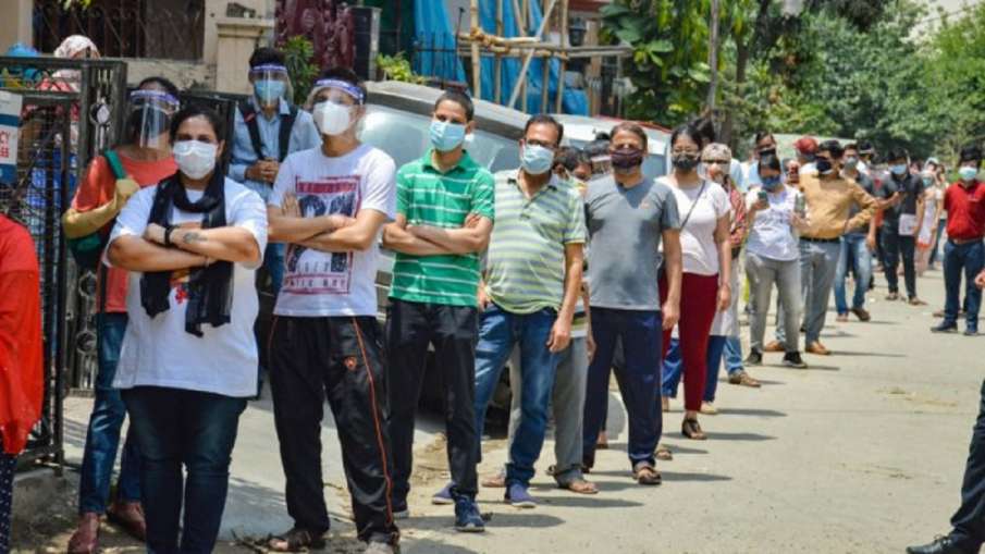 सोमवार से देशभर में 18 साल से अधिक आयु के लोगों को कोरोना वैक्सीन मुफ्त में लगेगी सोमवार से देशभर में 18 साल से अधिक आयु के लोगों को कोरोना वैक्सीन मुफ्त में लगेगी - India TV Hindi