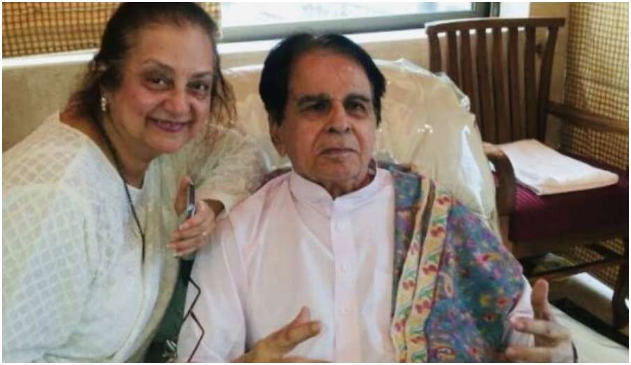 Dilip Kumar admitted in hospital after breathing problem Dilip Kumar admitted in hospital after breathing problem - India TV Hindi