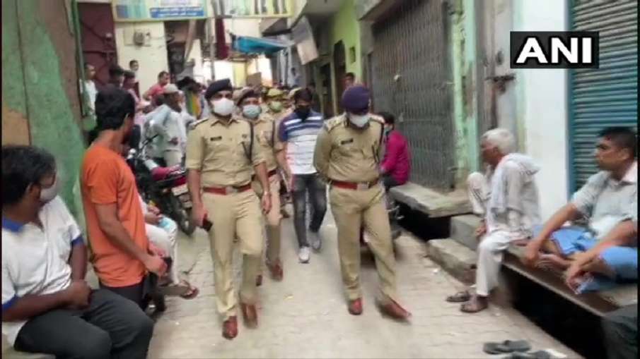 Four members of a family shot in loni area of ghaziabad गाजियाबाद में ट्रिपल मर्डर से सनसनी, लोनी इल Four members of a family shot in loni area of ghaziabad गाजियाबाद में ट्रिपल मर्डर से सनसनी, लोनी इल- India TV Hindi
