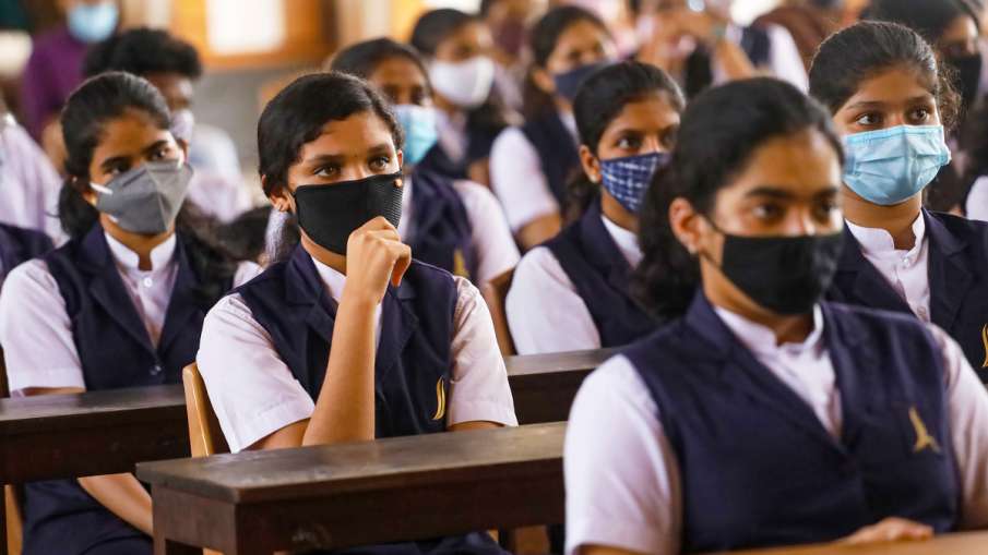 हिमाचल सरकार ने 12वीं बोर्ड परीक्षा रद्द की, कोरोना कर्फ्यू 14 जून तक बढ़ाया हिमाचल सरकार ने 12वीं बोर्ड परीक्षा रद्द की, कोरोना कर्फ्यू 14 जून तक बढ़ाया- India TV Hindi