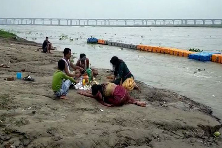 प्रयागराज: संगम तट पर... प्रयागराज: संगम तट पर...- India TV Hindi