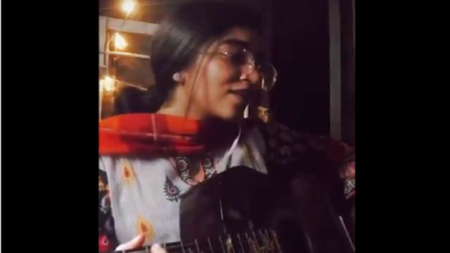 pakistani girl sing song pakistani girl sing song- India TV Hindi