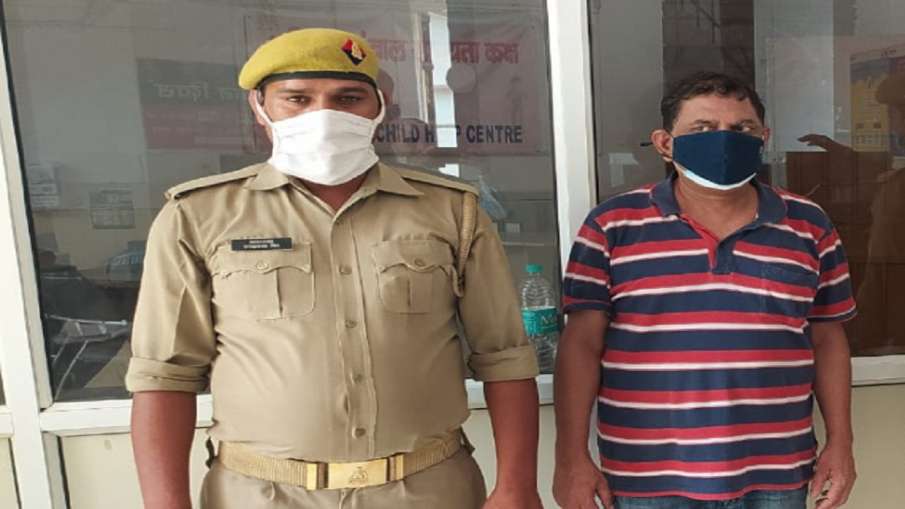 Man rammed car on constable when stopped for violating traffic rules Traffic Rules का उल्लंघन करने प Man rammed car on constable when stopped for violating traffic rules Traffic Rules का उल्लंघन करने प- India TV Hindi