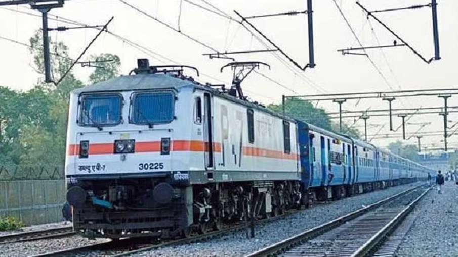 Ballia Train, Gazipur Train, Chandauli Train, Darbhanga Train, Gaya Train, Vaishali Train Ballia Train, Gazipur Train, Chandauli Train, Darbhanga Train, Gaya Train, Vaishali Train- India TV Hindi