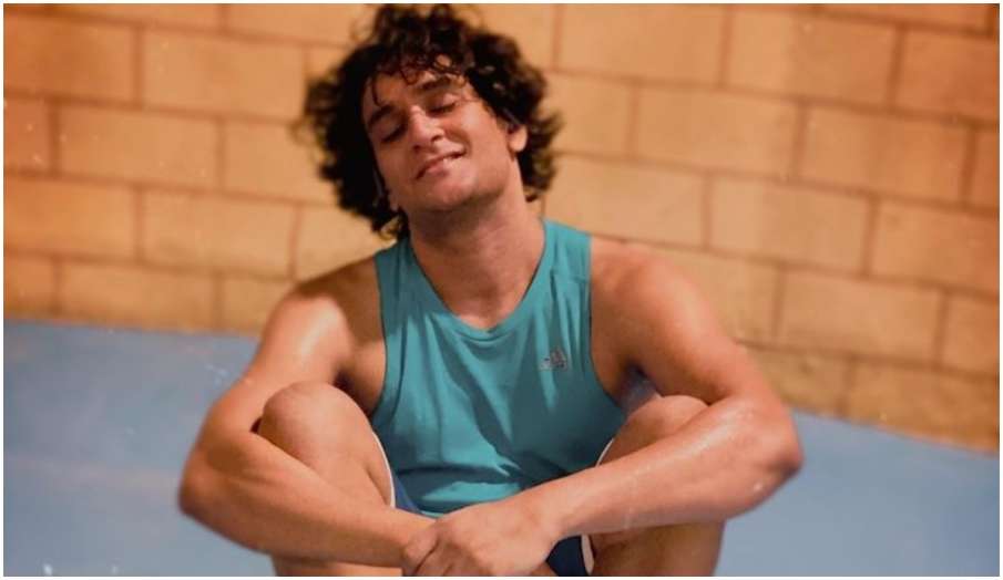 bigg boss fame vikas gupta positive for coronavirus says being positive is not always good bigg boss fame vikas gupta positive for coronavirus says being positive is not always good - India TV Hindi