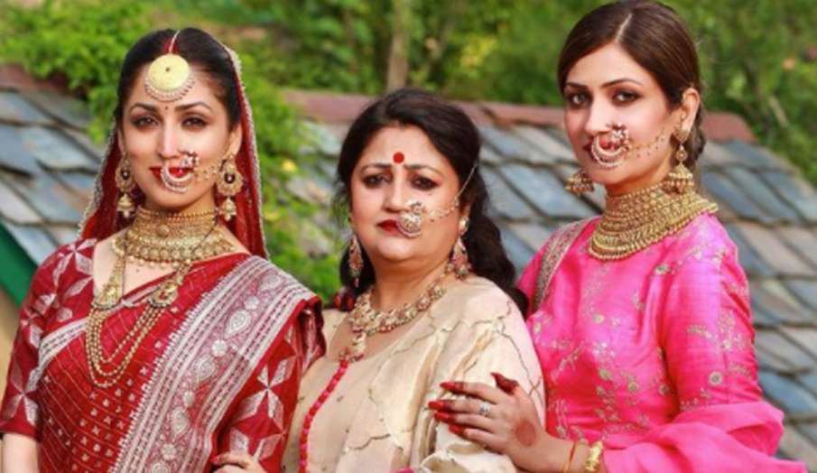 यामी गौतम ने मां और बहन के साथ शेयर की शादी की तस्वीर, लिखा- हैप्पी बर्थडे मम्मी यामी गौतम ने मां और बहन के साथ शेयर की शादी की तस्वीर, लिखा- हैप्पी बर्थडे मम्मी- India TV Hindi