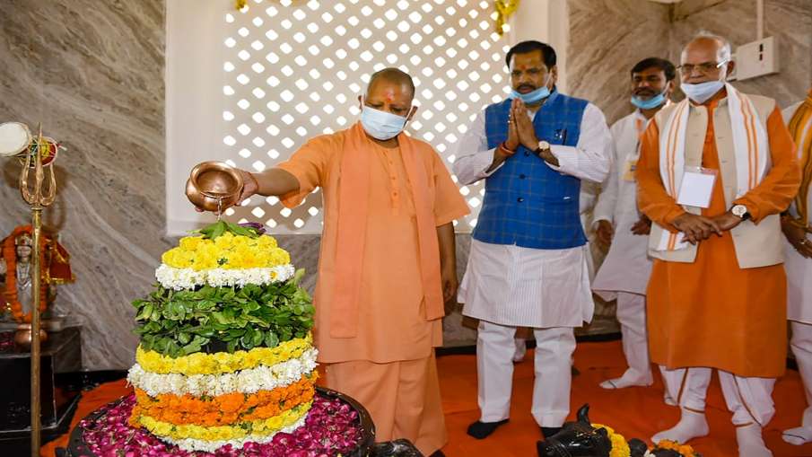 Will there be any change in uttar pradesh CM face radha mohan singh meets governor क्या उत्तर प्रदेश Will there be any change in uttar pradesh CM face radha mohan singh meets governor क्या उत्तर प्रदेश- India TV Hindi