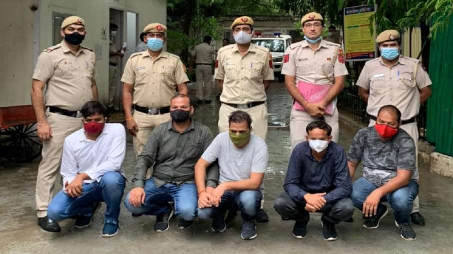 दार्जिलिंग की लड़कियों से छेड़छाड़ करने वाले 5 आरोपी गिरफ्तार, वीडियो हुआ था वायरल दार्जिलिंग की लड़कियों से छेड़छाड़ करने वाले 5 आरोपी गिरफ्तार, वीडियो हुआ था वायरल - India TV Hindi