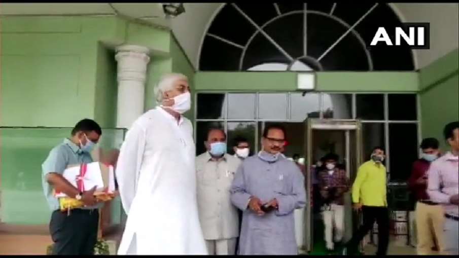 Congress has facing problems in Chhattisgarh as Health Minister TS Singh Deo walks out of the Assemb Congress has facing problems in Chhattisgarh as Health Minister TS Singh Deo walks out of the Assemb- India TV Hindi