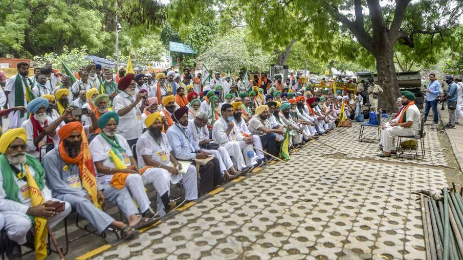 Farmers during their Kisan Sansad at Jantar Mantar, in New Delhi on Thursday. Farmers during their Kisan Sansad at Jantar Mantar, in New Delhi on Thursday. - India TV Hindi