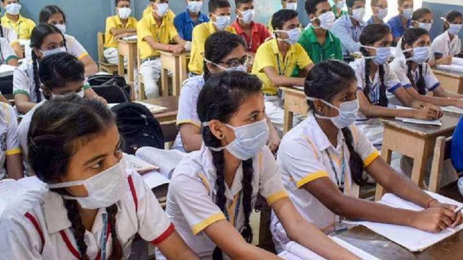 गुजरात में 9वीं से 11वीं कक्षा तक के छात्रों के लिए स्कूलों को 26 जुलाई से खोलने की अनुमति गुजरात में 9वीं से 11वीं कक्षा तक के छात्रों के लिए स्कूलों को 26 जुलाई से खोलने की अनुमति- India TV Hindi