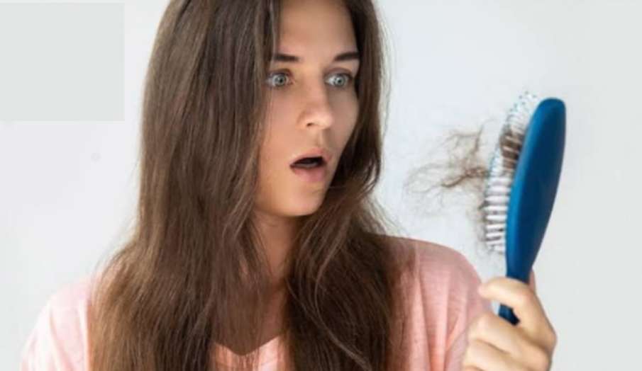 बाल झड़ने की समस्या से निजात दिलाएंगे ये घरेलू नुस्खे, पाएं काले- लंबे हेयर बाल झड़ने की समस्या से निजात दिलाएंगे ये घरेलू नुस्खे, पाएं काले- लंबे हेयर- India TV Hindi