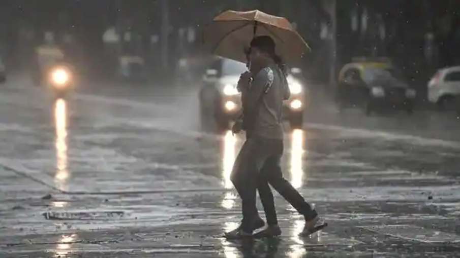 पूर्व, पश्चिम, मध्य भारत में भारी बारिश का अनुमान, हिमाचल में बादल फटने से फंसे 175 पर्यटक पूर्व, पश्चिम, मध्य भारत में भारी बारिश का अनुमान, हिमाचल में बादल फटने से फंसे 175 पर्यटक - India TV Hindi
