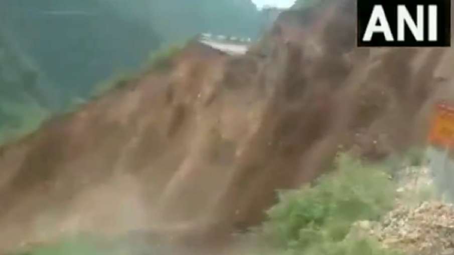 Video: देखते ही देखते गायब हो गया सड़क का बड़ा हिस्सा, हिमाचल के सिरमौर में भयंकर लैंडस्लाइड Video: देखते ही देखते गायब हो गया सड़क का बड़ा हिस्सा, हिमाचल के सिरमौर में भयंकर लैंडस्लाइड- India TV Hindi