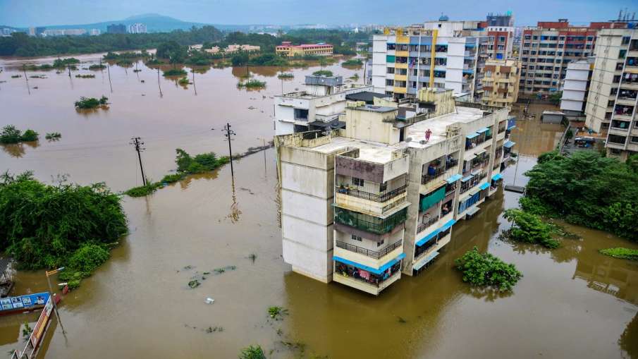 looded locality at Badlapur after heavy rains, Mumbai on Thursday. looded locality at Badlapur after heavy rains, Mumbai on Thursday.- India TV Hindi