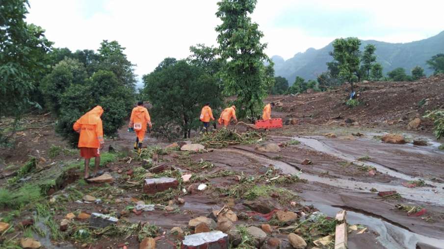 महाराष्ट्र में घट रहा बाढ़ का पानी, 213 लोग गंवा चुके जान, 53 हजार से अधिक बेघर महाराष्ट्र में घट रहा बाढ़ का पानी, 213 लोग गंवा चुके जान, 53 हजार से अधिक बेघर- India TV Hindi