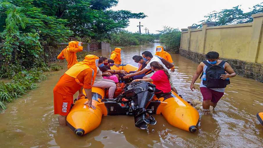 ठाणे, पालघर में भारी बारिश; कई गांव में भारी नुकसान, एनडीआरएफ तैनात ठाणे, पालघर में भारी बारिश; कई गांव में भारी नुकसान, एनडीआरएफ तैनात - India TV Hindi