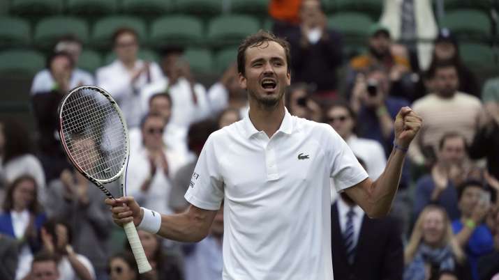Wimbledon: Medvedev reached fourth round after defeating Cilic in 5 setter Wimbledon: Medvedev reached fourth round after defeating Cilic in 5 setter- India TV Hindi