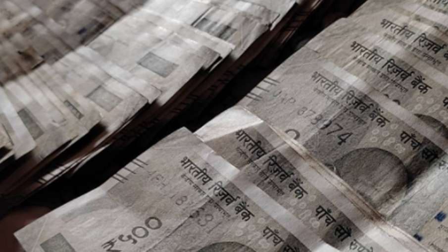 Vastu Tips: धन की कमी को दूर करने के लिए अपनाएं ये वास्तु उपाय Vastu Tips: धन की कमी को दूर करने के लिए अपनाएं ये वास्तु उपाय- India TV Hindi