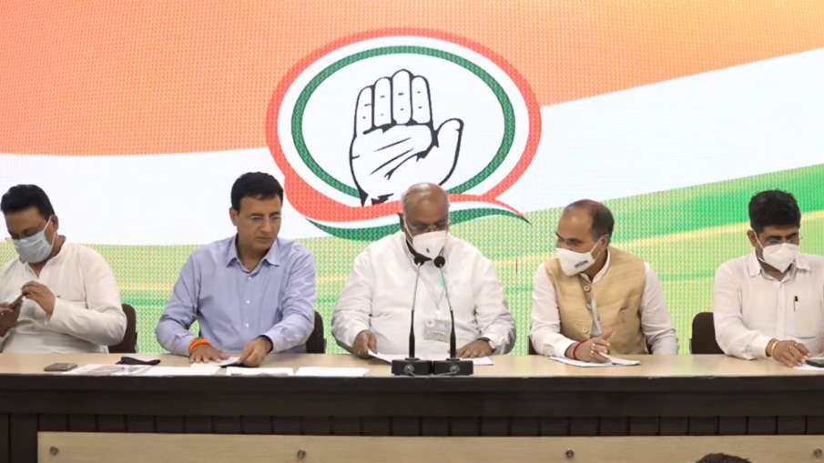 कांग्रेस ने Pegasus मामले में गृहमंत्री अमित शाह के इस्तीफे की मांग की कांग्रेस ने Pegasus मामले में गृहमंत्री अमित शाह के इस्तीफे की मांग की- India TV Hindi