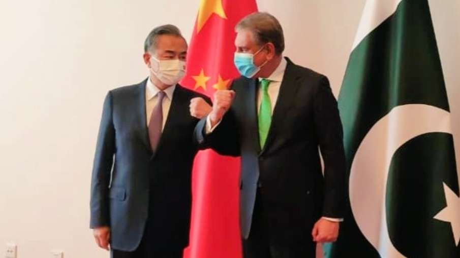 China's FM Wang Yi and his Pakistani counterpart Shah Mahmood Qureshi China's FM Wang Yi and his Pakistani counterpart Shah Mahmood Qureshi- India TV Hindi