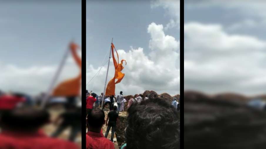 राजस्थान: विधायक ने फाड़ा 'श्री राम' लिखा हुआ भगवा ध्वज राजस्थान: विधायक ने फाड़ा 'श्री राम' लिखा हुआ भगवा ध्वज- India TV Hindi
