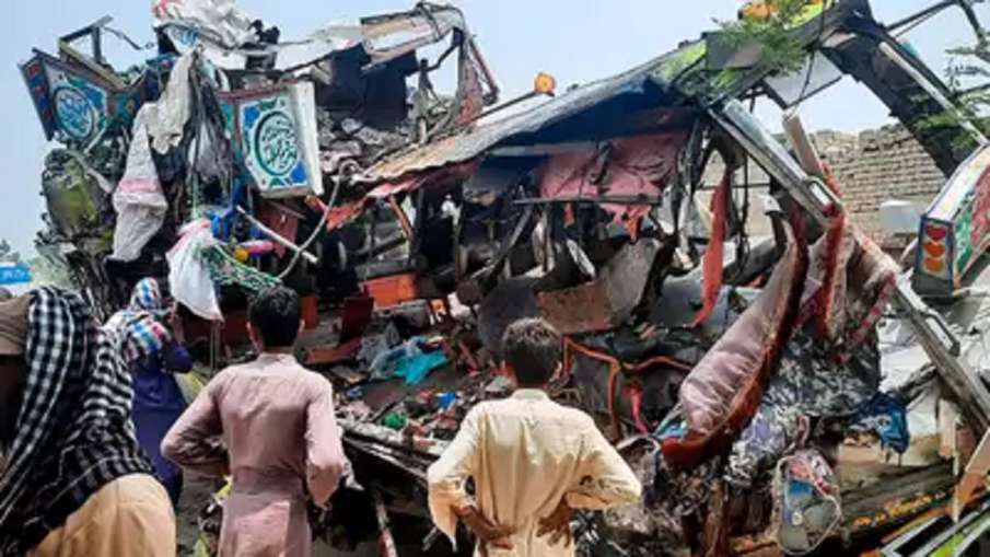 पाकिस्तान के पंजाब प्रांत में बस और ट्रक की टक्कर में 30 लोगों की मौत, 74 घायल पाकिस्तान के पंजाब प्रांत में बस और ट्रक की टक्कर में 30 लोगों की मौत, 74 घायल- India TV Hindi