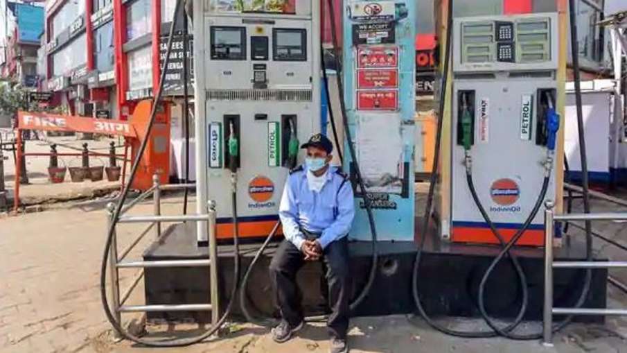 पेट्रोल-डीजल की बढ़ती कीमतों के विरोध में कोलकाता में ईंधन खुदरा विक्रेता पेट्रोल पंप बंद रखेंगे पेट्रोल-डीजल की बढ़ती कीमतों के विरोध में कोलकाता में ईंधन खुदरा विक्रेता पेट्रोल पंप बंद रखेंगे- India TV Paisa