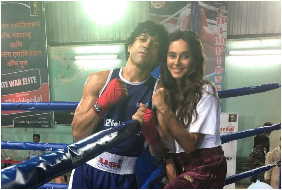 Farhan Akhtar and Shibani Dandekar Farhan Akhtar and Shibani Dandekar- India TV Hindi