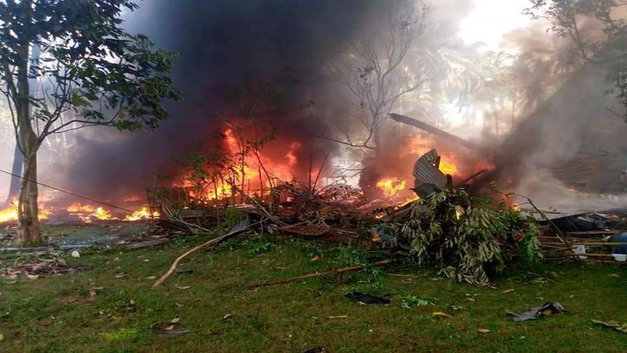 C130 military plane crashes in Philippine फिलीपीन में C-130 विमान दुर्घटनाग्रस्त, 40 लोगों को बचाया C130 military plane crashes in Philippine फिलीपीन में C-130 विमान दुर्घटनाग्रस्त, 40 लोगों को बचाया - India TV Hindi