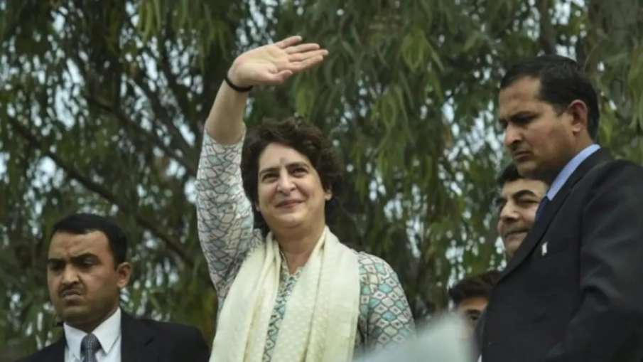 Uttar Pradesh Assembly Elections 2022: Priyanka Gandhi arrives in Lucknow Uttar Pradesh Assembly Elections 2022: Priyanka Gandhi arrives in Lucknow- India TV Hindi